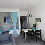 Sollevante Mit Pool Und Fantastischer Seesicht 아파트