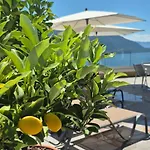 아파트 Sollevante Mit Pool Und Fantastischer Seesicht