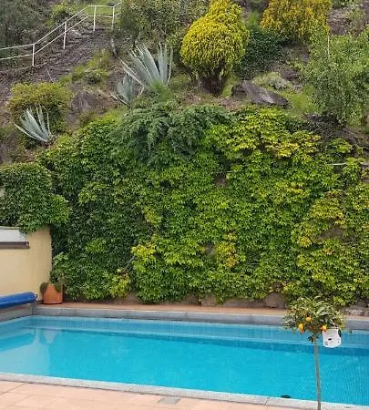 Sollevante Mit Pool Und Fantastischem Seesicht Appartement