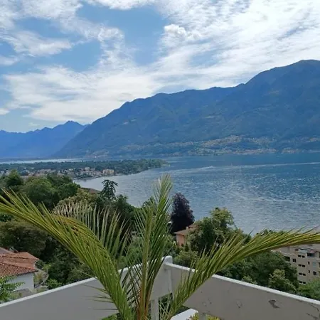 Sollevante Mit Pool Und Fantastischem Seesicht Appartement