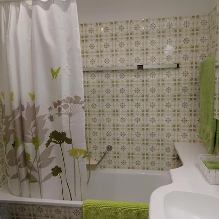 Sollevante Mit Pool Und Fantastischem Seesicht Apartment *