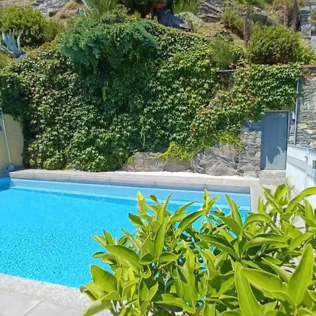 Sollevante Mit Pool Und Fantastischem Seesicht Apartment