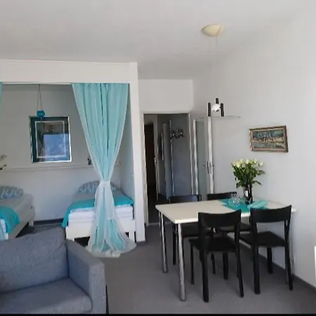 Sollevante Mit Pool Und Fantastischer Seesicht Apartament